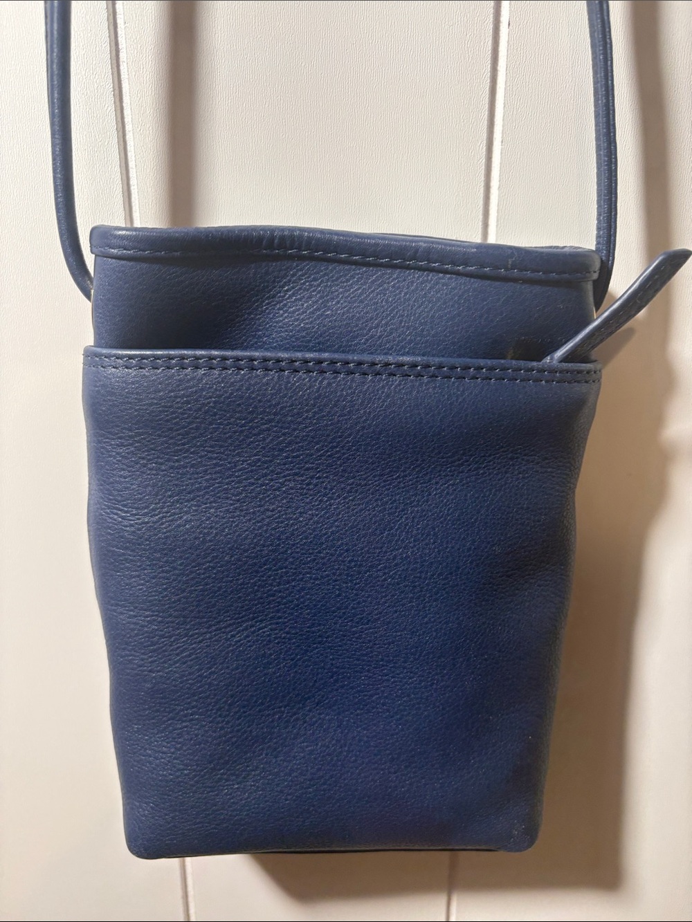 ILI New York navy blue genuine leather RFID cross body small bag 6 x 8